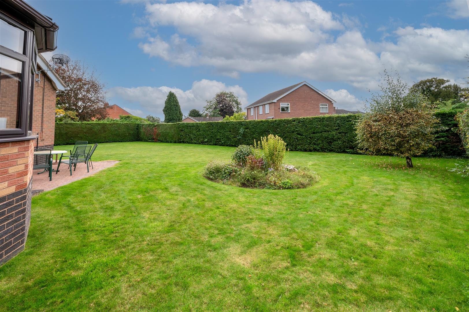 2 Stonehouse Drive, Oswestry, SY11 4HZ For Sale
